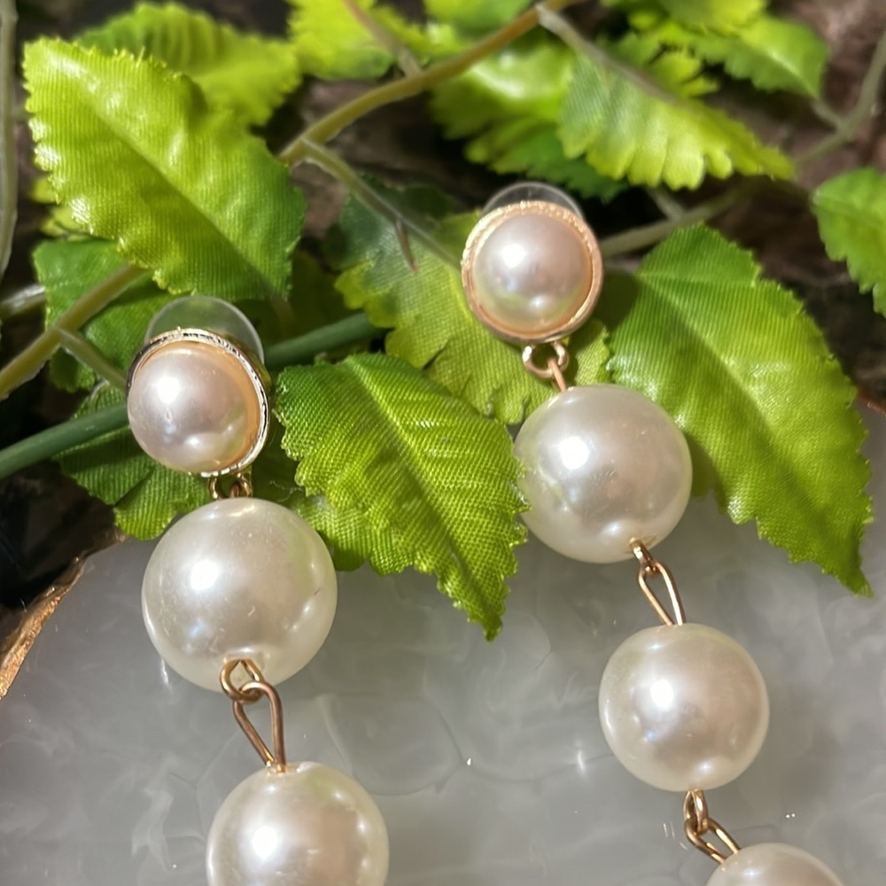 Elegant Pearl Drop Earrings - Picture 15 of 16